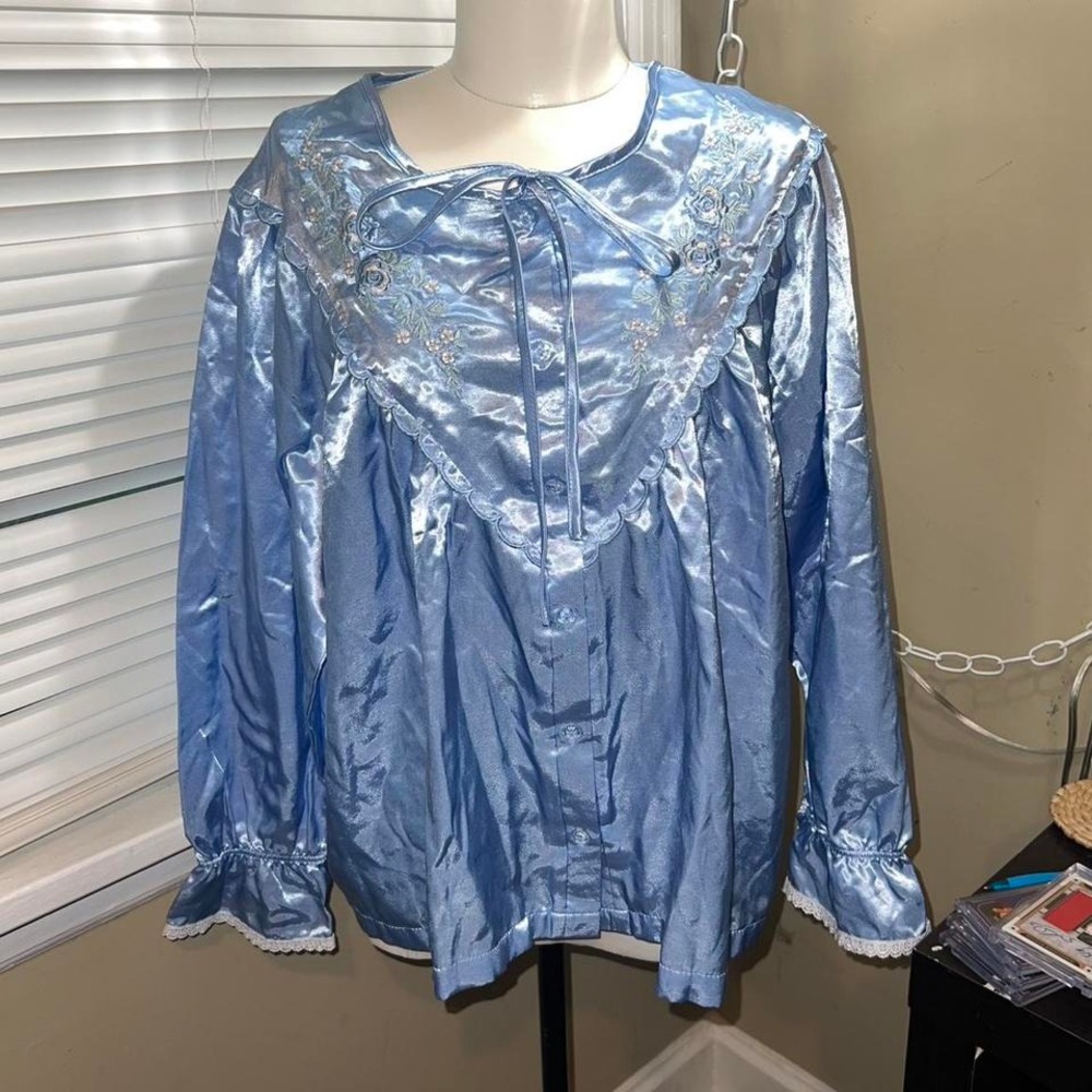 Vintage‎ Anthony Richard size Large Baby Blue satin like Blouse